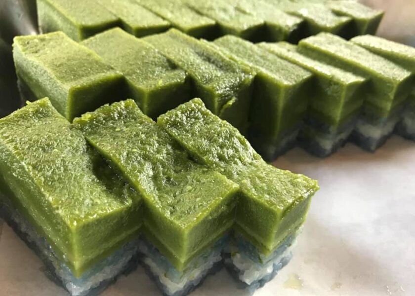 Kueh Salat (Glutinous rice and kaya cake made with fresh pandan juice and coconut milk) – The Coconut Club