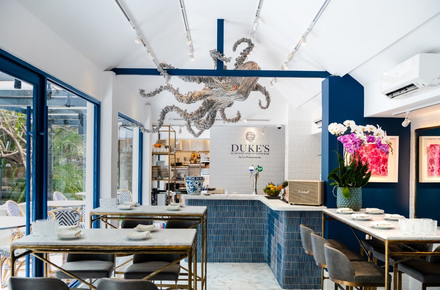 , Duke’s Oyster Bar &#8211; An Inviting Bistro for Seafood Lovers
