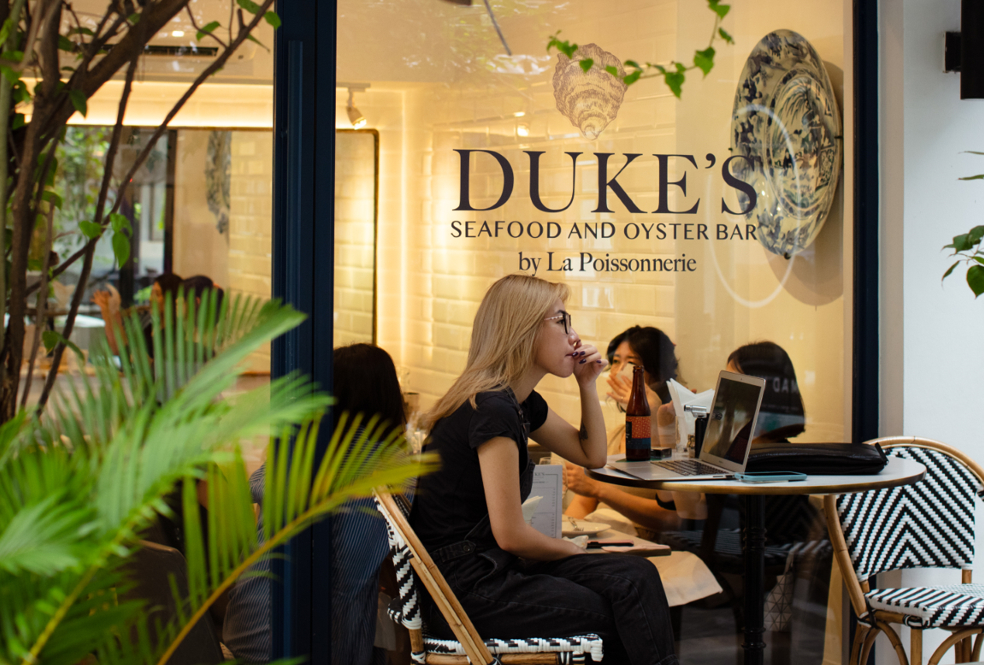 , Duke’s Oyster Bar &#8211; An Inviting Bistro for Seafood Lovers