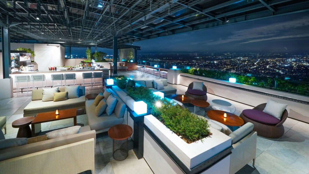 akasa 360 rooftop bar