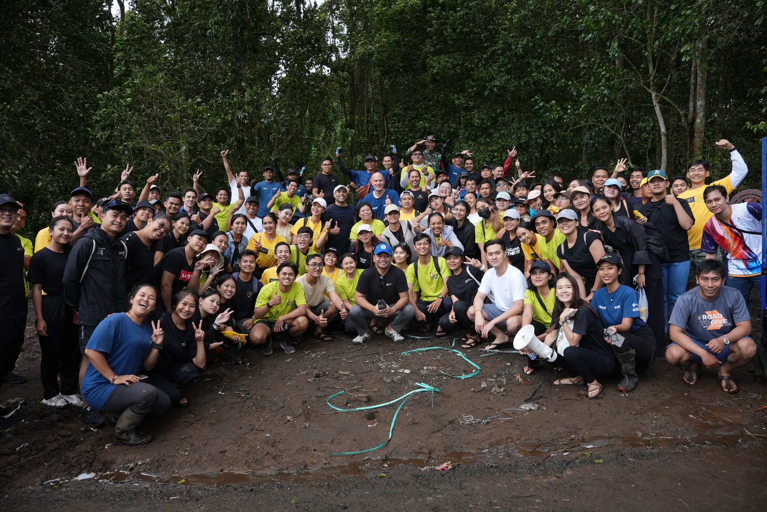 marriott sungai watch, Marriott Indonesia teamed up with Sungai Watch for The Big Clean Up in North Bali