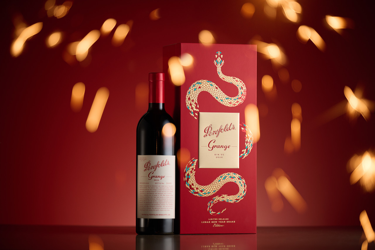 alcoholic gifts, Elegant Alcoholic Gifts and Collectors’ Items for Lunar New Year