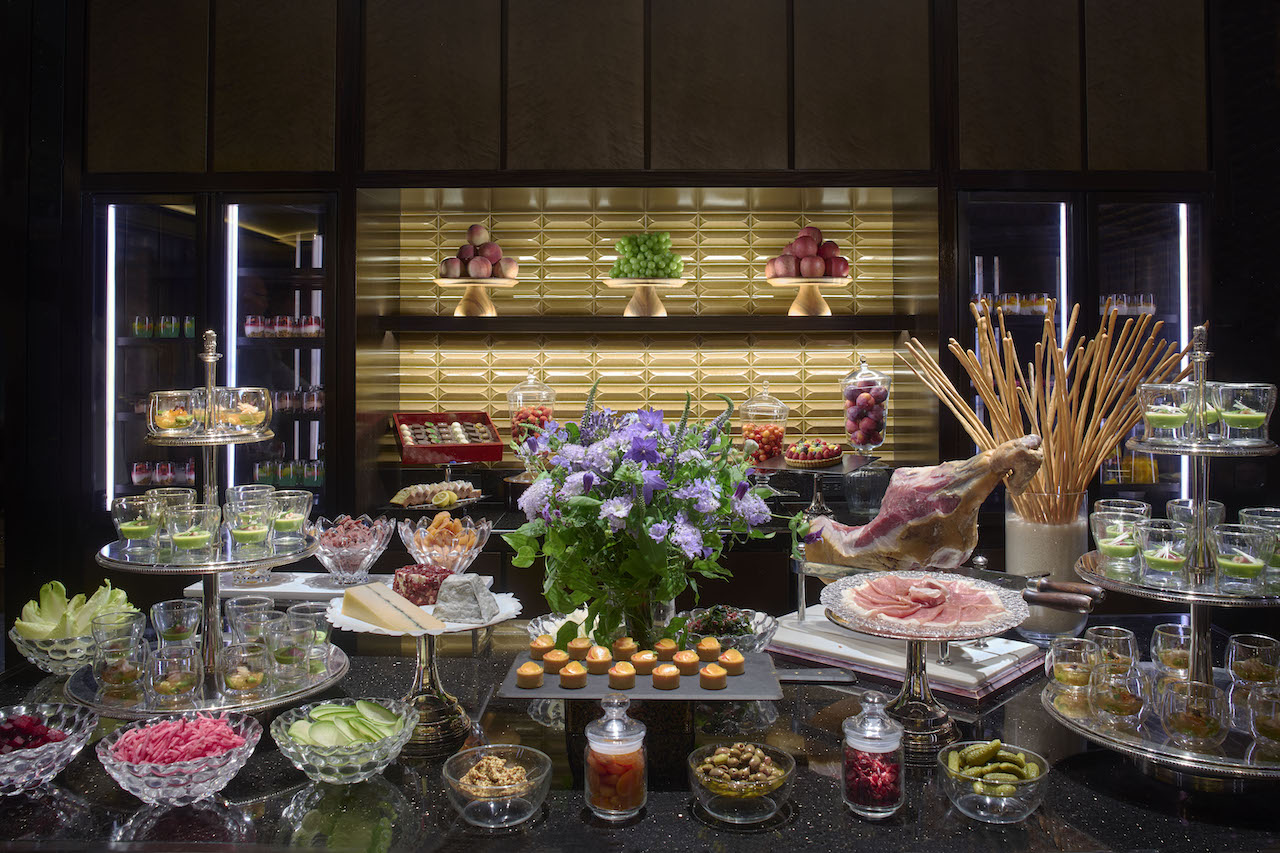 Tokyo, Tokyo’s Luxurious Hotel Club Lounges With A View