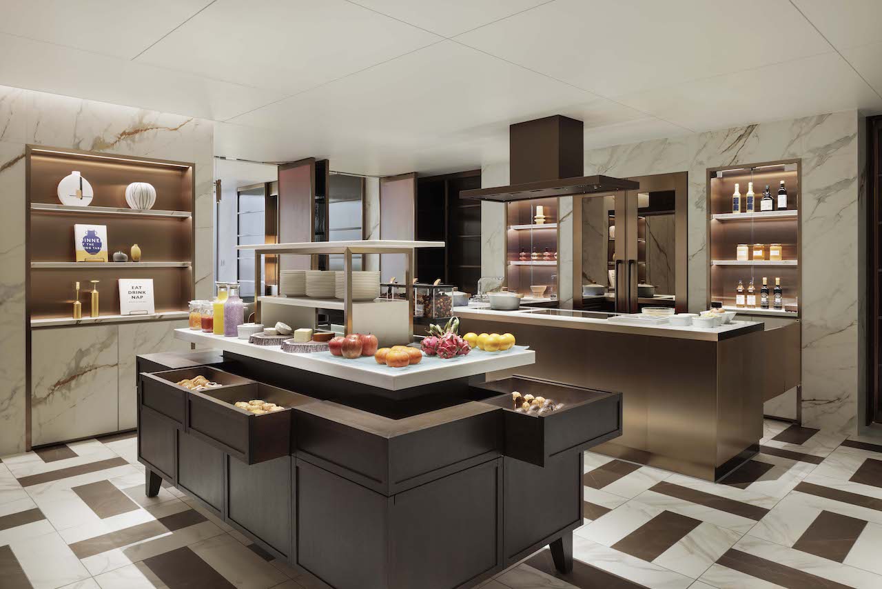 Tokyo, Tokyo’s Luxurious Hotel Club Lounges With A View