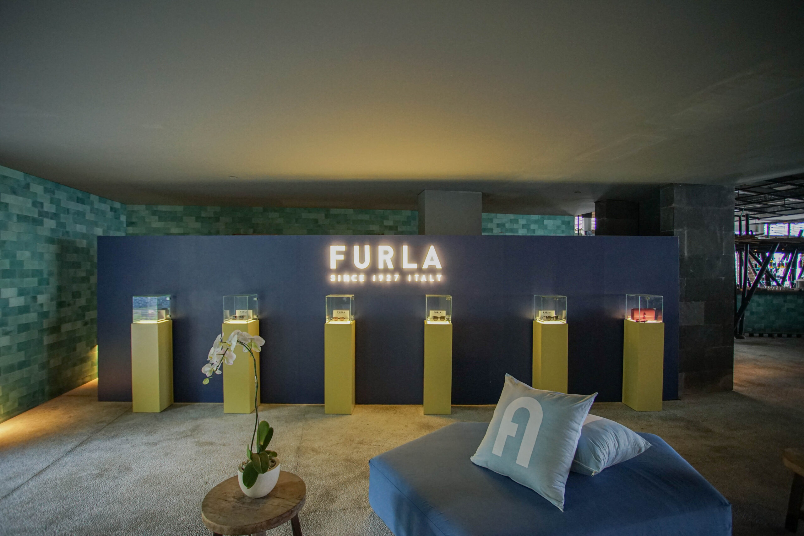 FURLA display