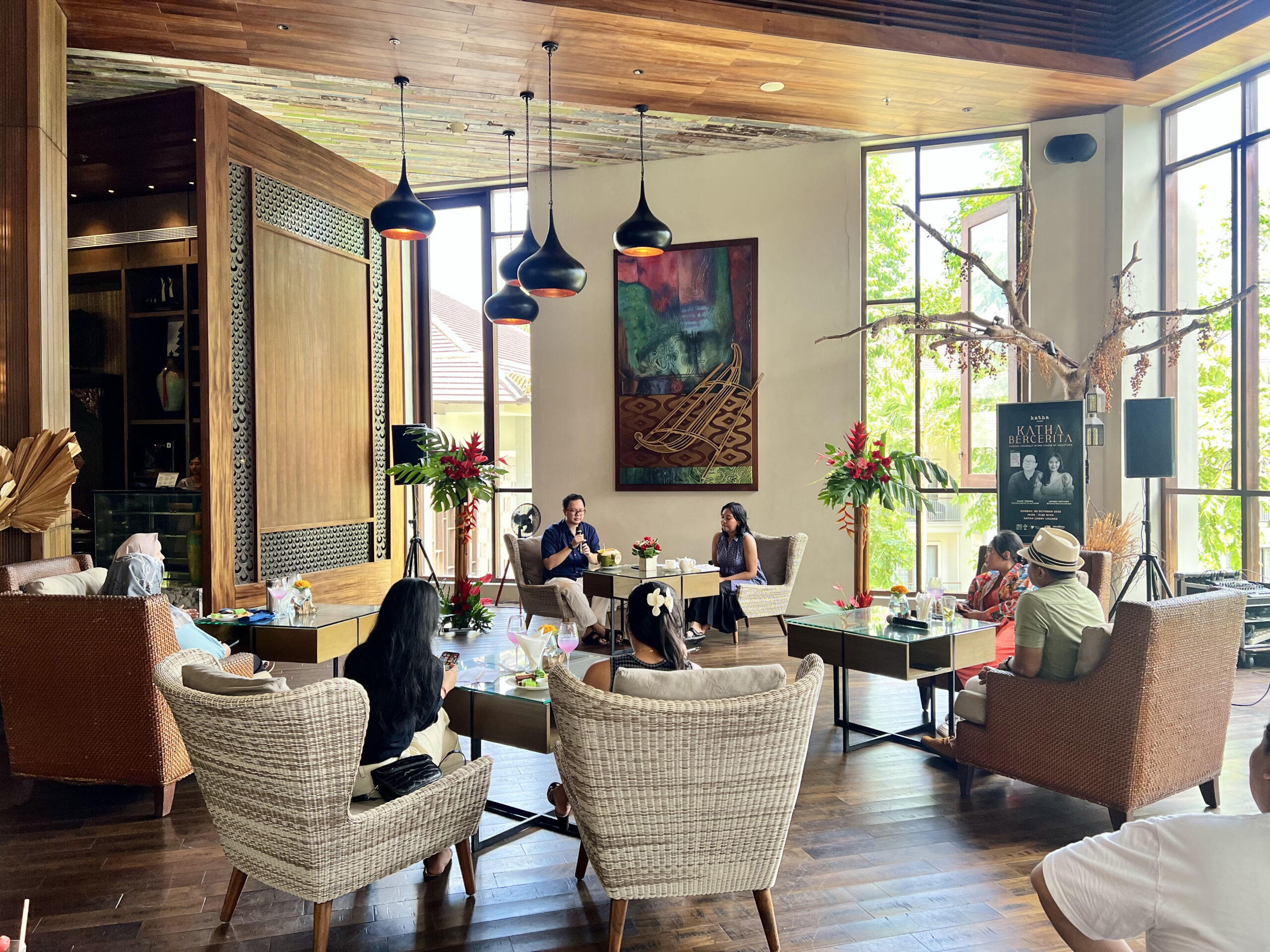 Katha Bercerita transformed the resort’s Katha Lobby Lounge & Library into a sanctuary for open dialogue and emotional connection