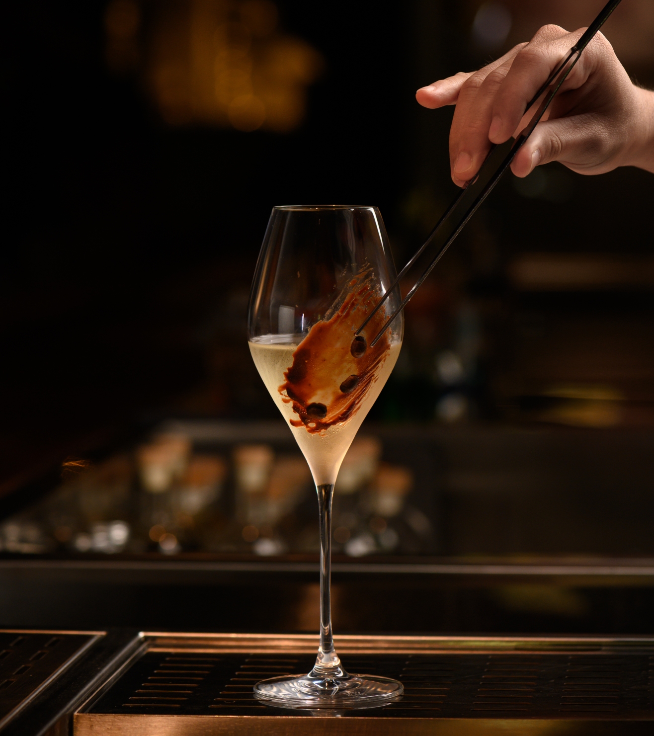 Omm Mixology, Ômm: Cocktail Alchemy Meets Artistic Experimentation