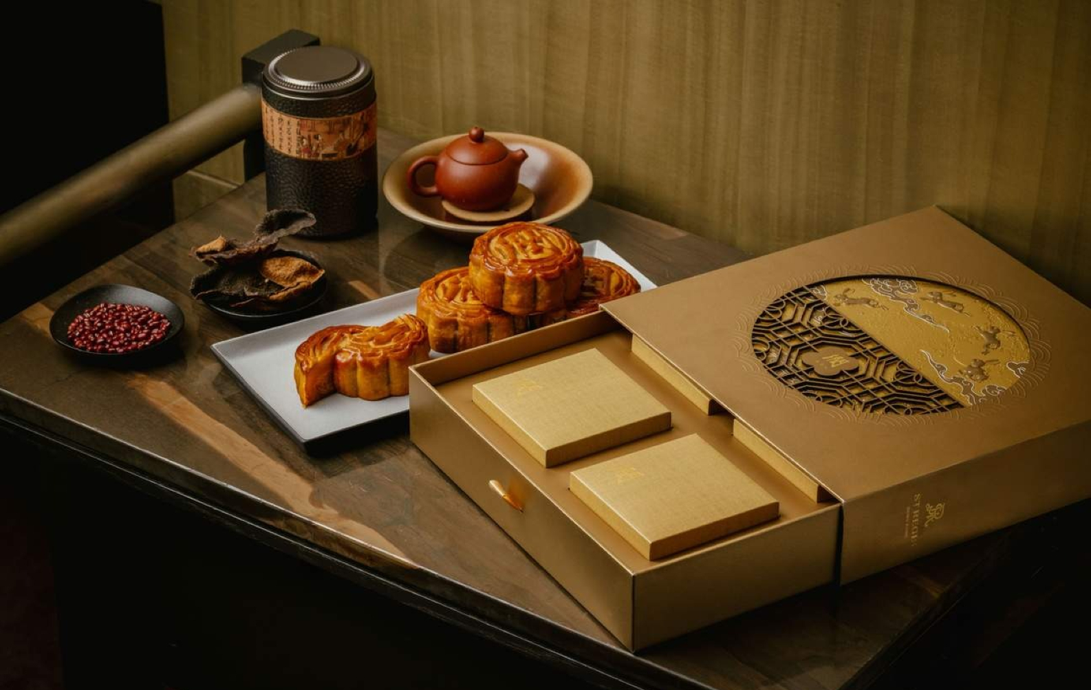 Asia Mooncakes, Under the Golden Moon &#8211; Asia Pacific’s Most Exquisite Mooncakes