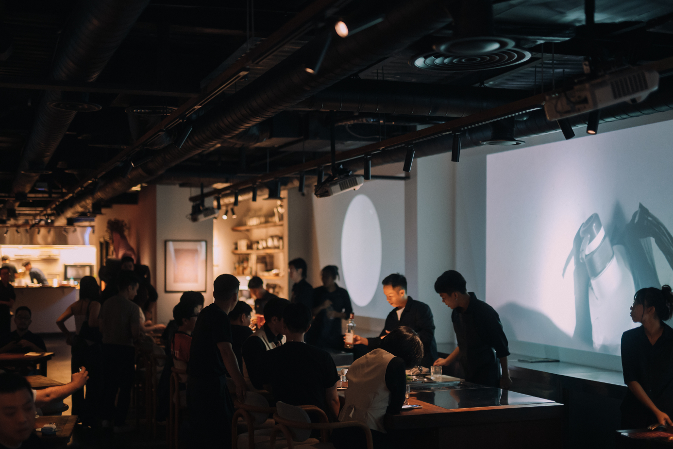 Omm Mixology, Ômm: Cocktail Alchemy Meets Artistic Experimentation