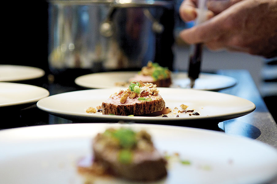 Veal tenderloin tataki with dashitomato gel, ginger crust and black